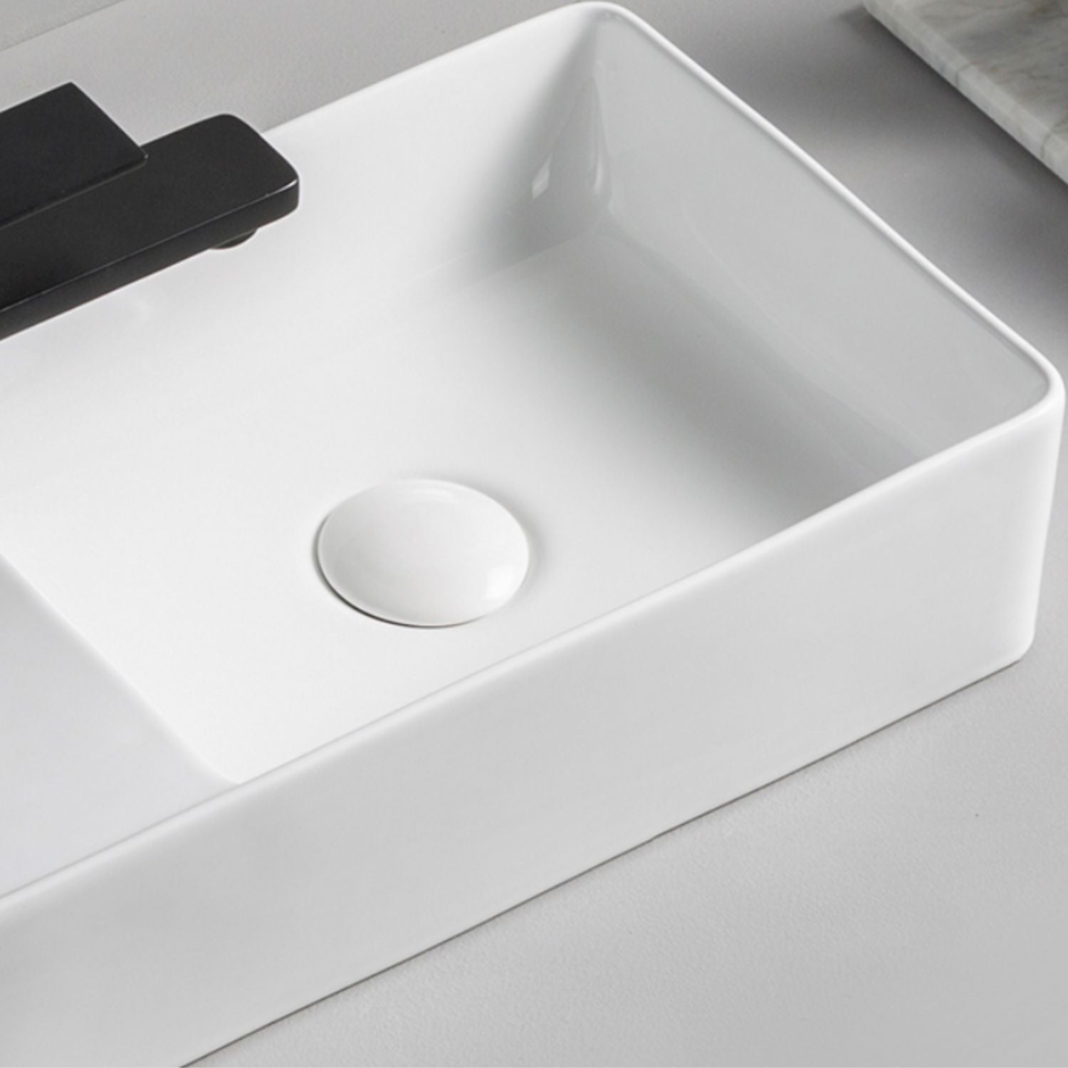 Lavabo WC d'invités SOHO 2.0 en céramique fine, dimensions 46 x 25 x 12 cm, pour montage mural ou utilisation comme vasque à poser avec trou pour robinet