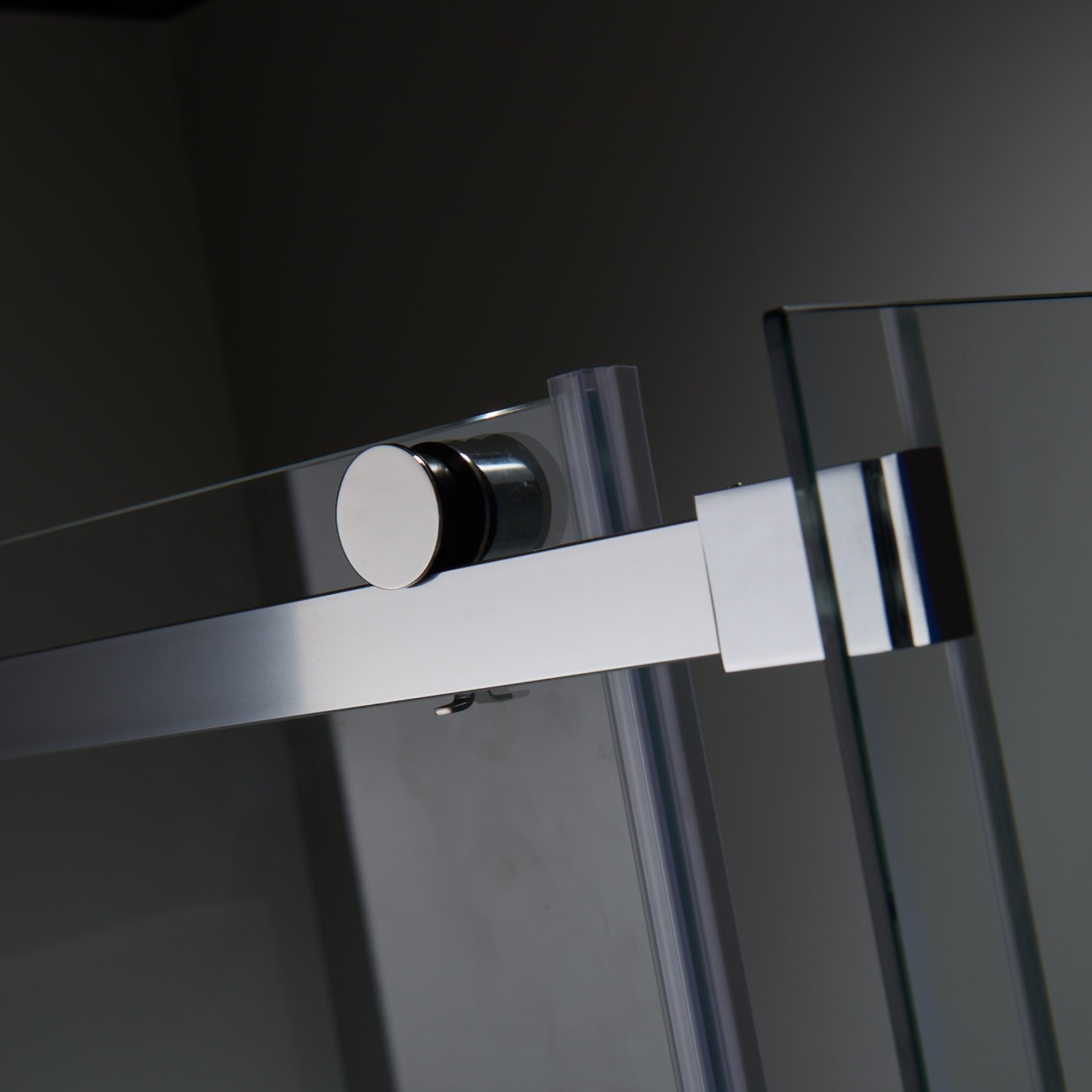 Rohová sprchová kabína s posuvnými dverami – 8 mm bezpečnostné sklo / Chrom