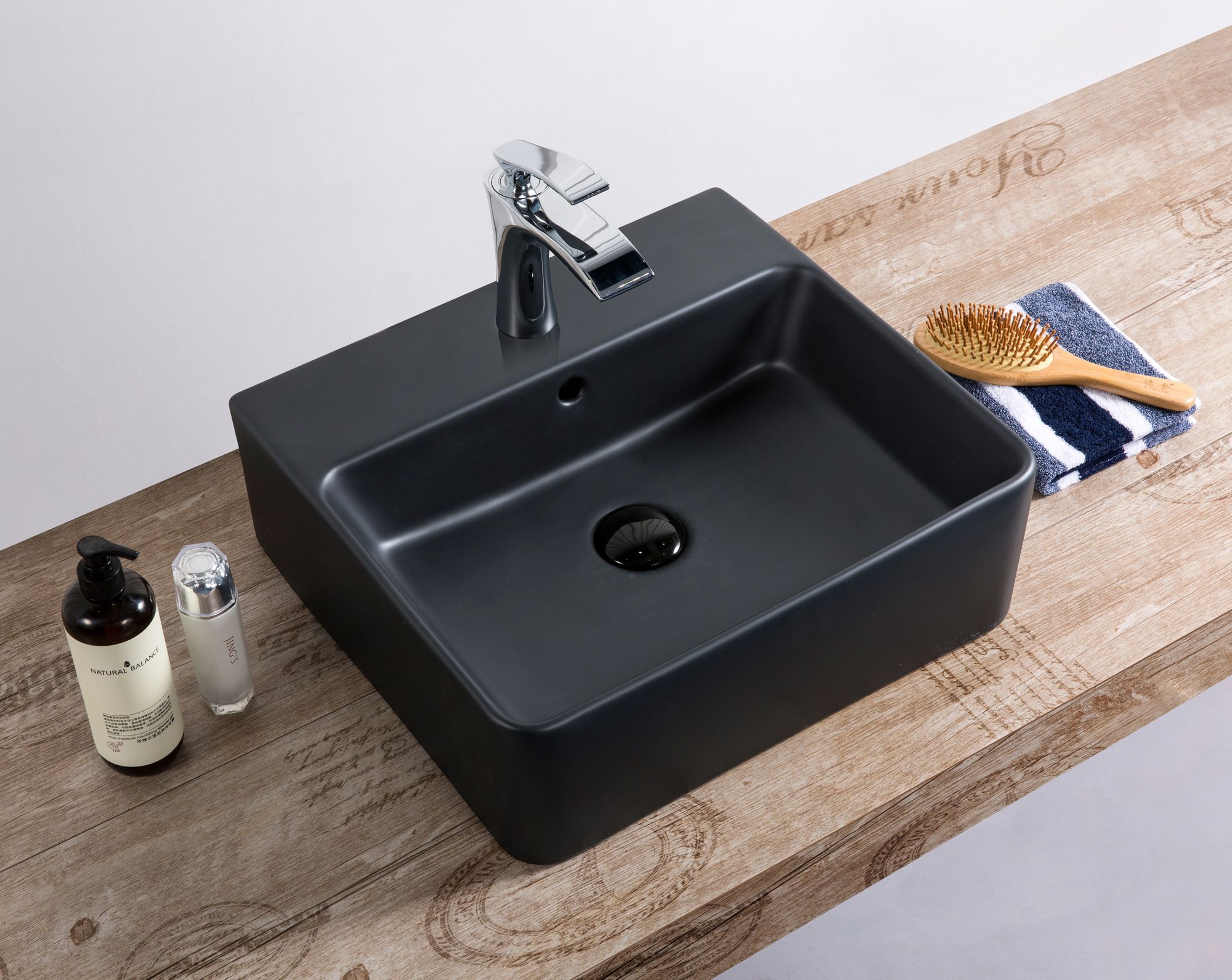 Lavabo mural suspendu en céramique Soho, bord fin 46 x 42 cm, noir mat