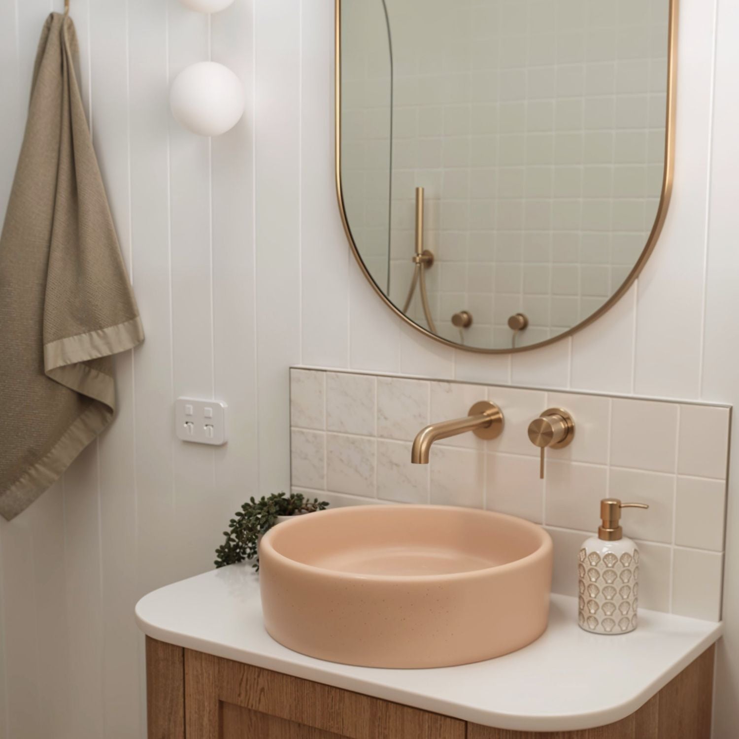 Mitigeur lavabo encastré ICONIC monocommande incluant corps principal en laiton brossé