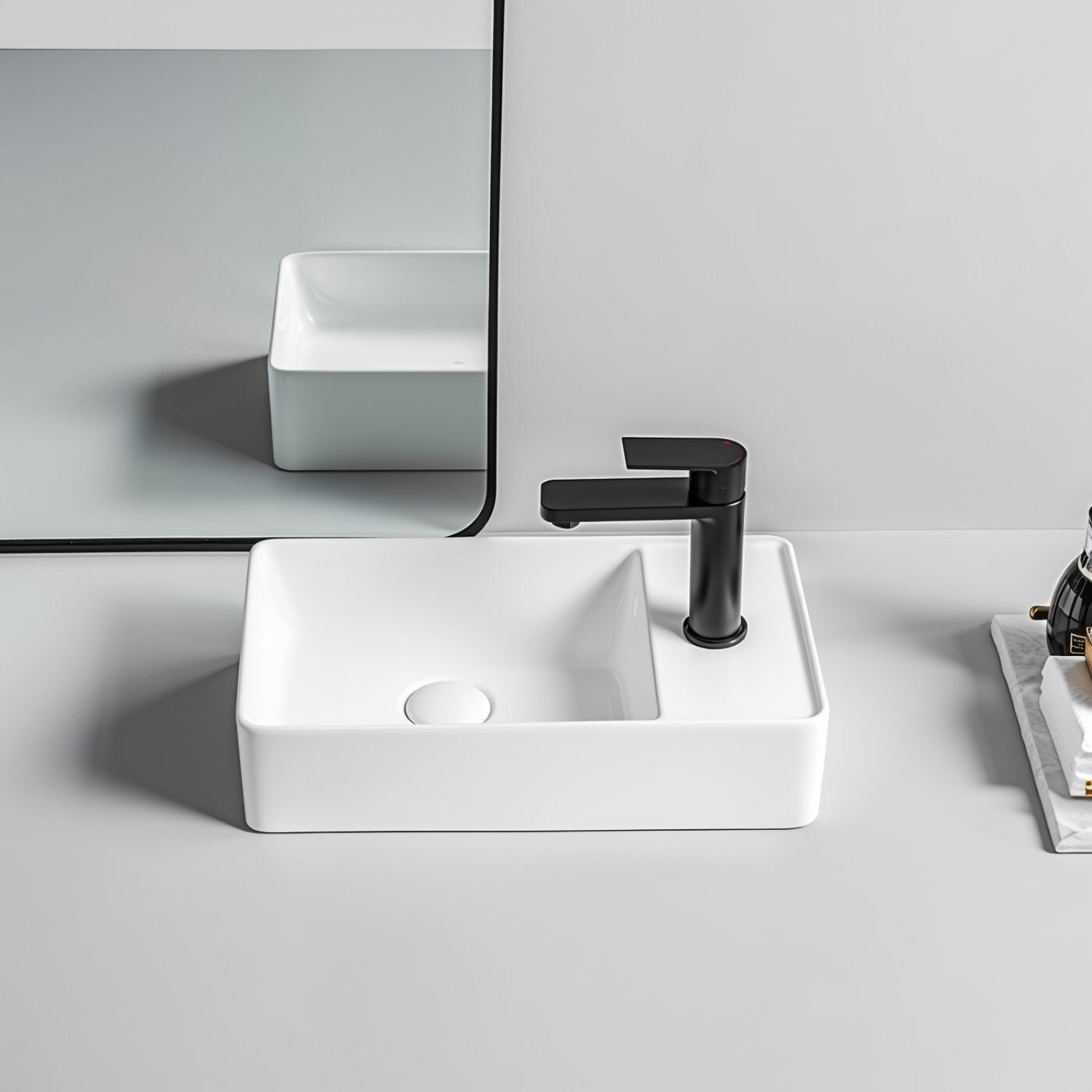 Lavabo WC d'invités SOHO 2.0 en céramique fine, dimensions 46 x 25 x 12 cm, pour montage mural ou utilisation comme vasque à poser avec trou pour robinet