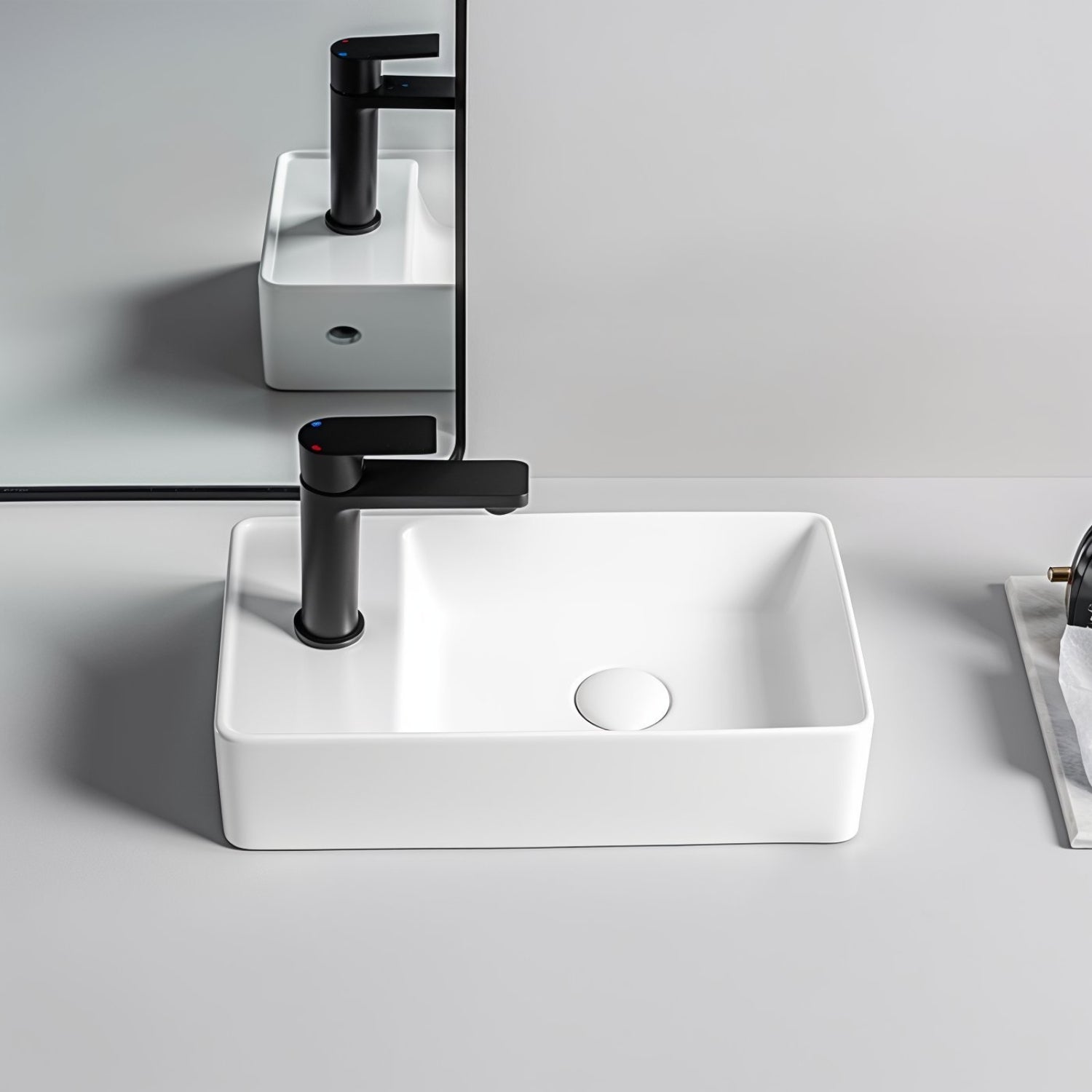 Lavabo WC d'invités SOHO 2.0 en céramique fine, dimensions 46 x 25 x 12 cm, pour montage mural ou utilisation comme vasque à poser avec trou pour robinet