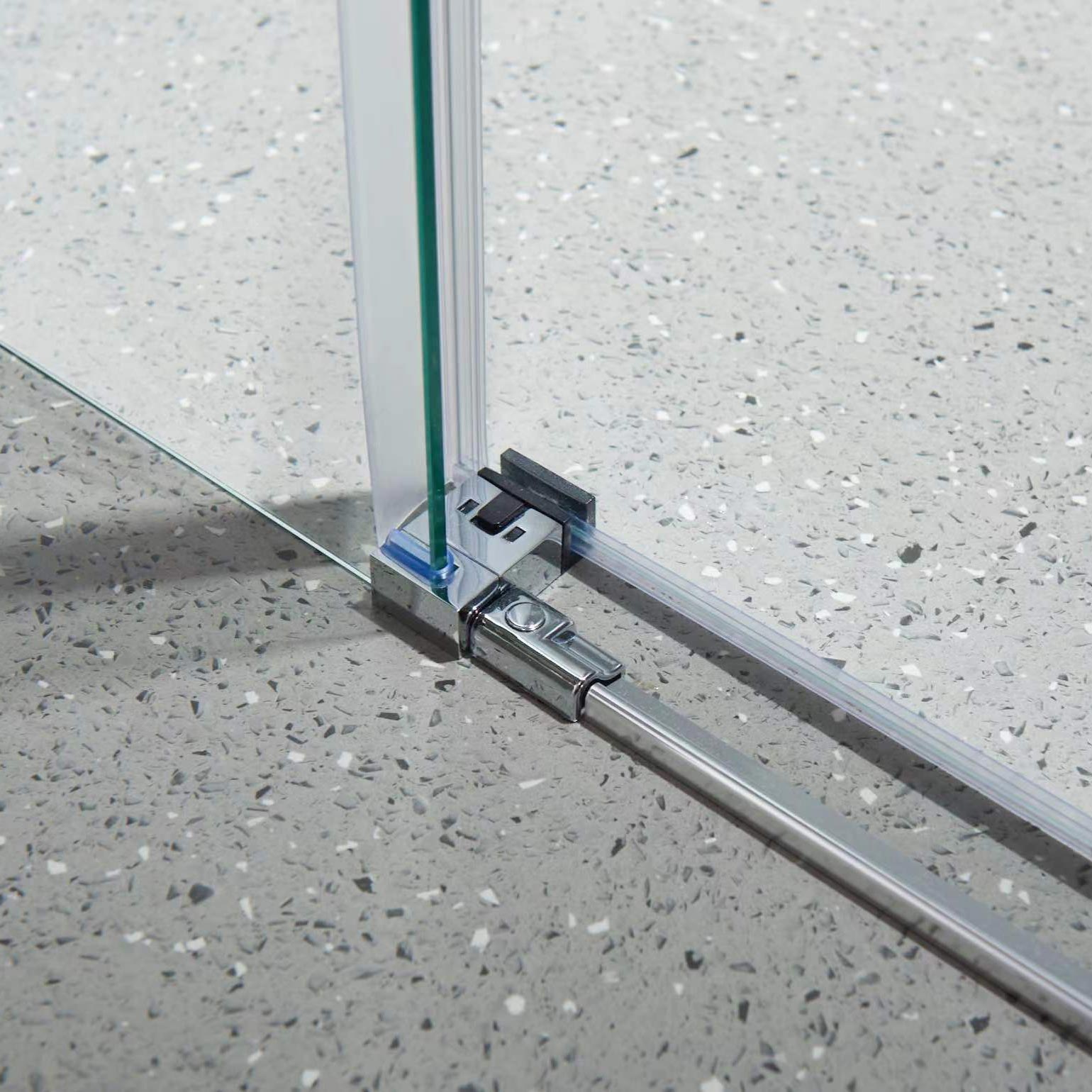 Rohová sprchová kabína s posuvnými dverami – 8 mm bezpečnostné sklo / Chrom