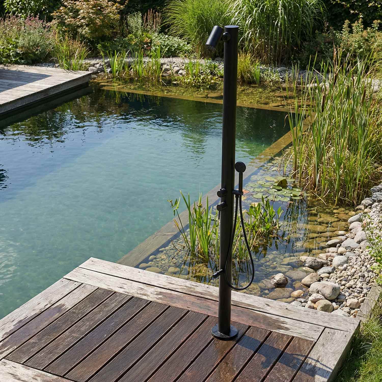 Douche de jardin design MILANO en noir mat en acier inoxydable 316L avec douchette à main